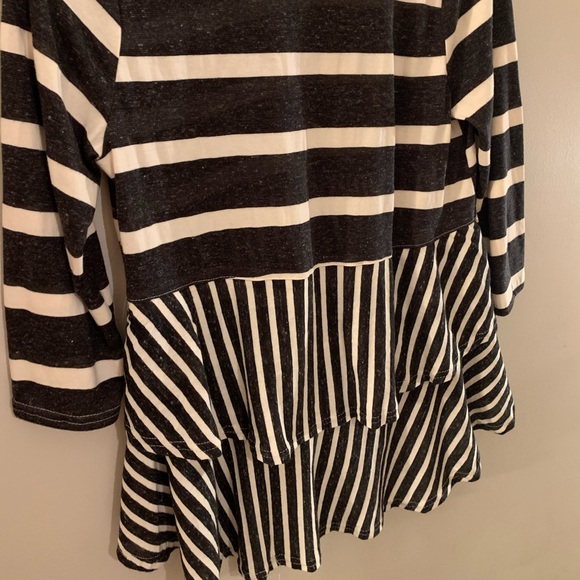 NEVER WORN BOUTIQUE ruffle tunic - Picture 4 of 4